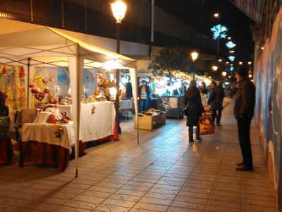 Panoramica del mercatino di Via Caduti di via Fani
